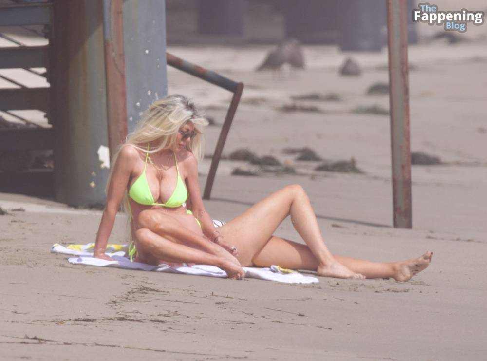 Tori Spelling Looks Smoking Hot in a Bikini as She Hits the Beach in Malibu (24 Photos) - #14