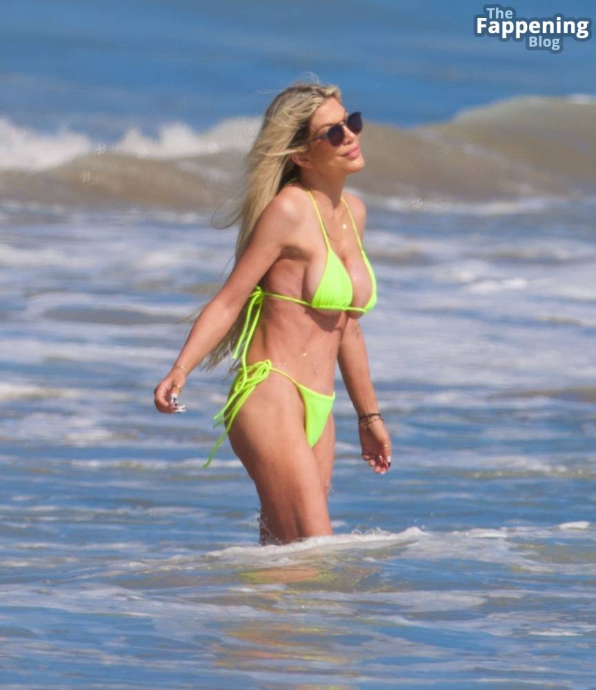 Tori Spelling Looks Smoking Hot in a Bikini as She Hits the Beach in Malibu (24 Photos) - #19