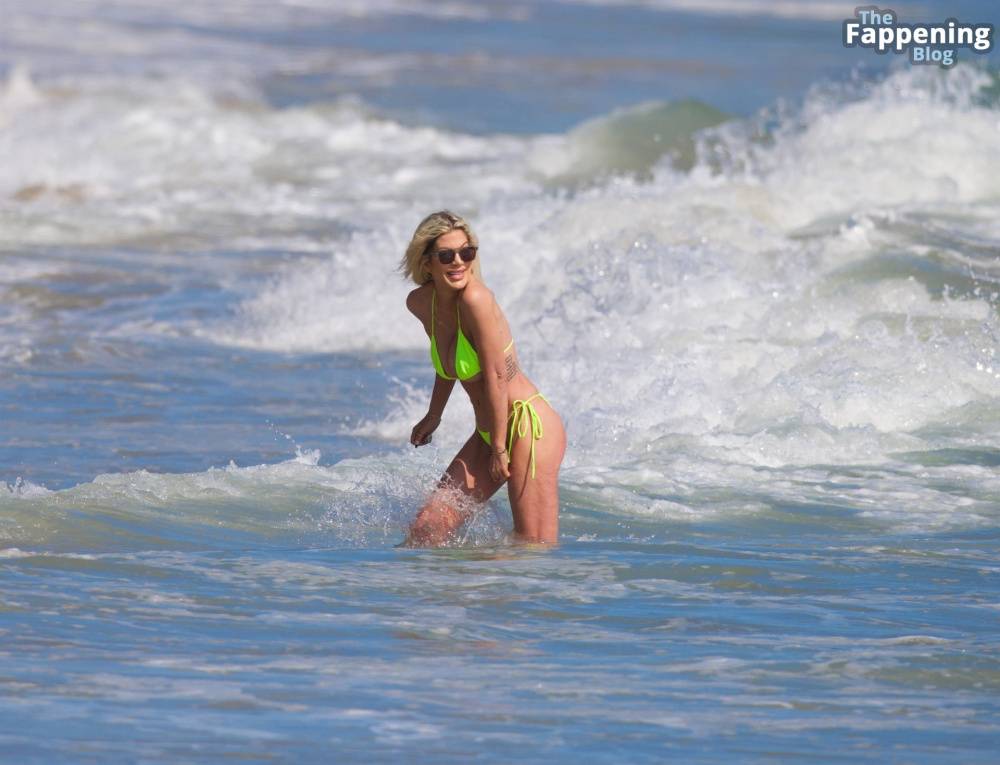 Tori Spelling Looks Smoking Hot in a Bikini as She Hits the Beach in Malibu (24 Photos) - #11