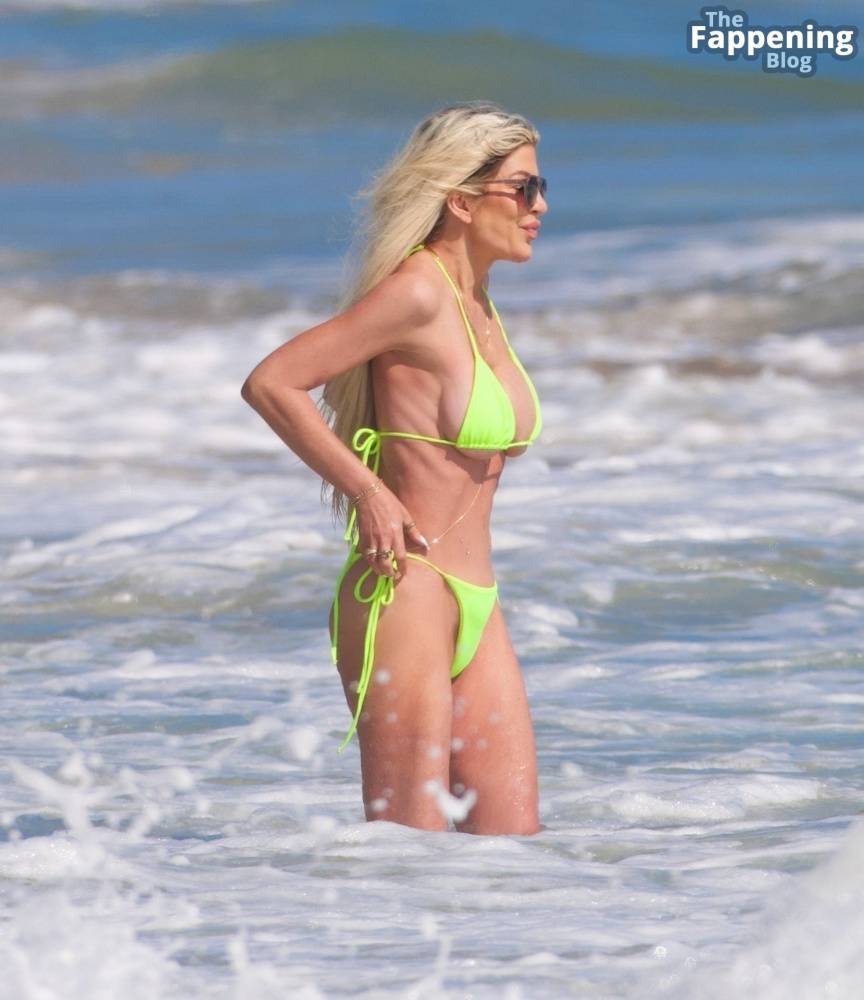Tori Spelling Looks Smoking Hot in a Bikini as She Hits the Beach in Malibu (24 Photos) - #22
