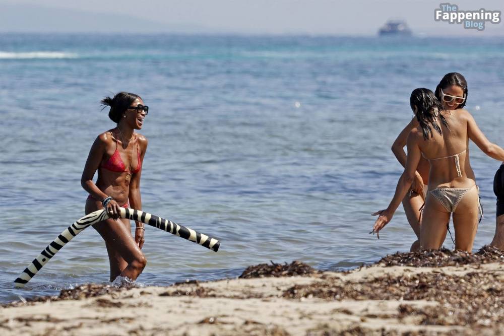 Naomi Campbell, Michelle Rodriguez & Eisa Gonzalez are Seen Having a Fun in the Sun (56 Photos) - #4