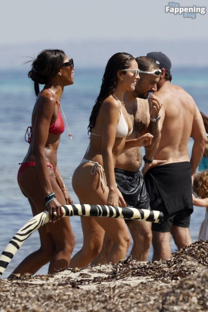 Naomi Campbell, Michelle Rodriguez & Eisa Gonzalez are Seen Having a Fun in the Sun (56 Photos) - #3