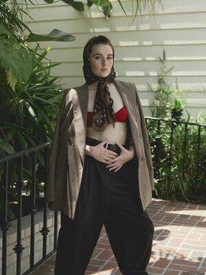 Kaitlyn Dever / KaitlynDever Nude Leaks - Fapello - #9