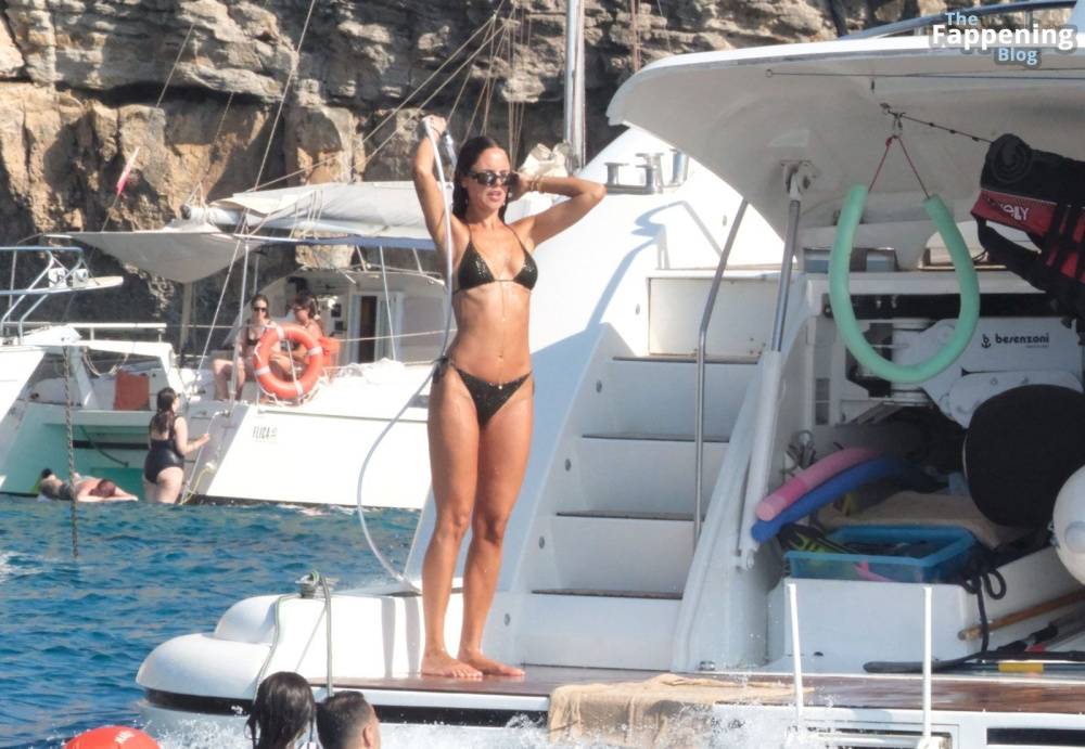 Eiza González Shows Off Her Sexy Bikini Body on a Luxurious Yacht in Ibiza (24 Photos) - #13