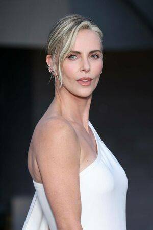 Charlize Theron / CharlizeAfrica Nude Leaks - Fapello - #18