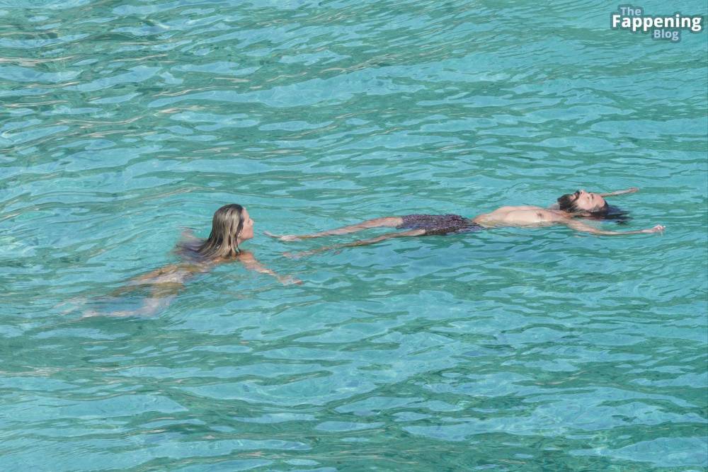 Heidi Klum Enjoys a Blissful Beach Getaway in St. Barts with Her Boyfriend (66 Nude Photos) - #18