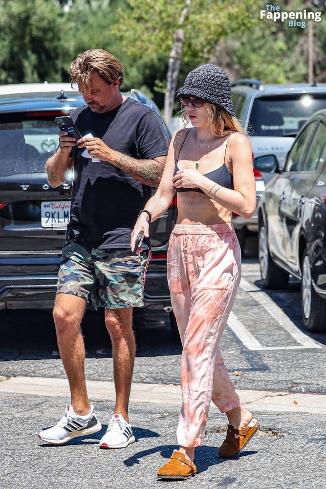 Julia Stambler Steps Out For Smoothies with Sean Stewart in LA (39 Photos) - #24