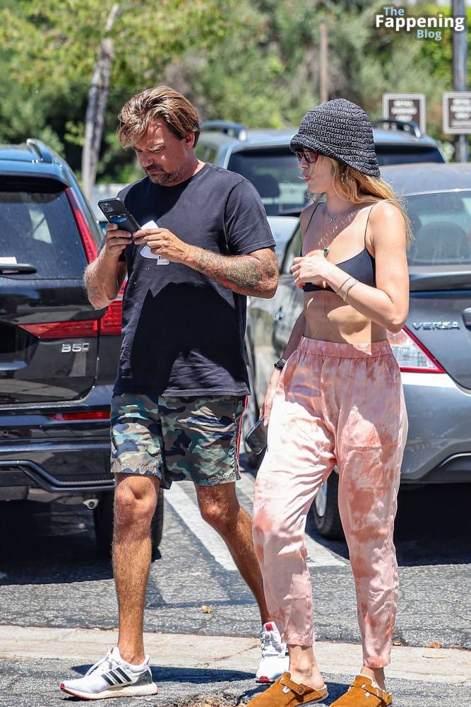 Julia Stambler Steps Out For Smoothies with Sean Stewart in LA (39 Photos) - #1