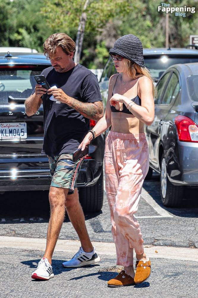 Julia Stambler Steps Out For Smoothies with Sean Stewart in LA (39 Photos) - #22