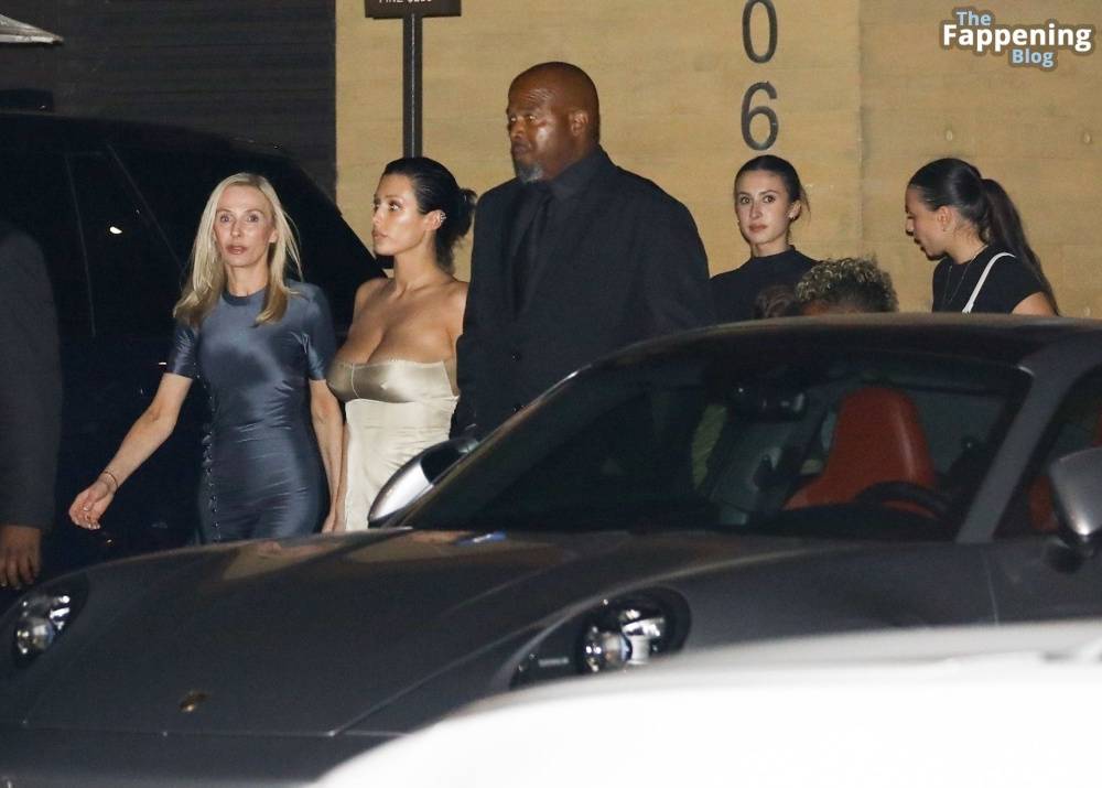 Bianca Censori Dines With Family and Kanye West’s Children at Nobu Malibu (67 Photos) - #7