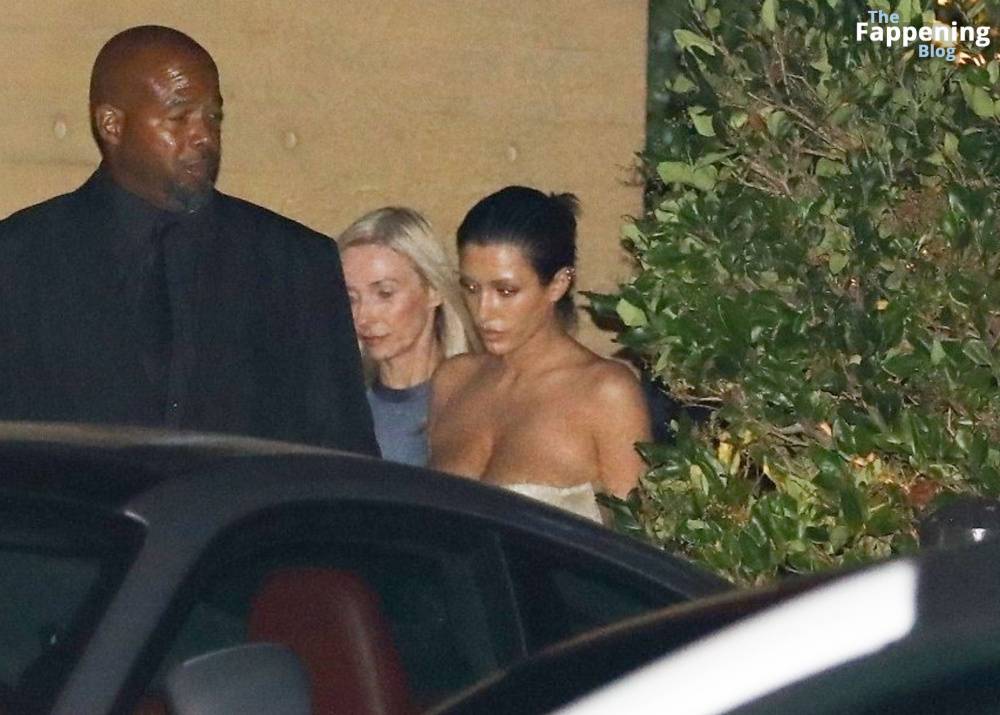 Bianca Censori Dines With Family and Kanye West’s Children at Nobu Malibu (67 Photos) - #3