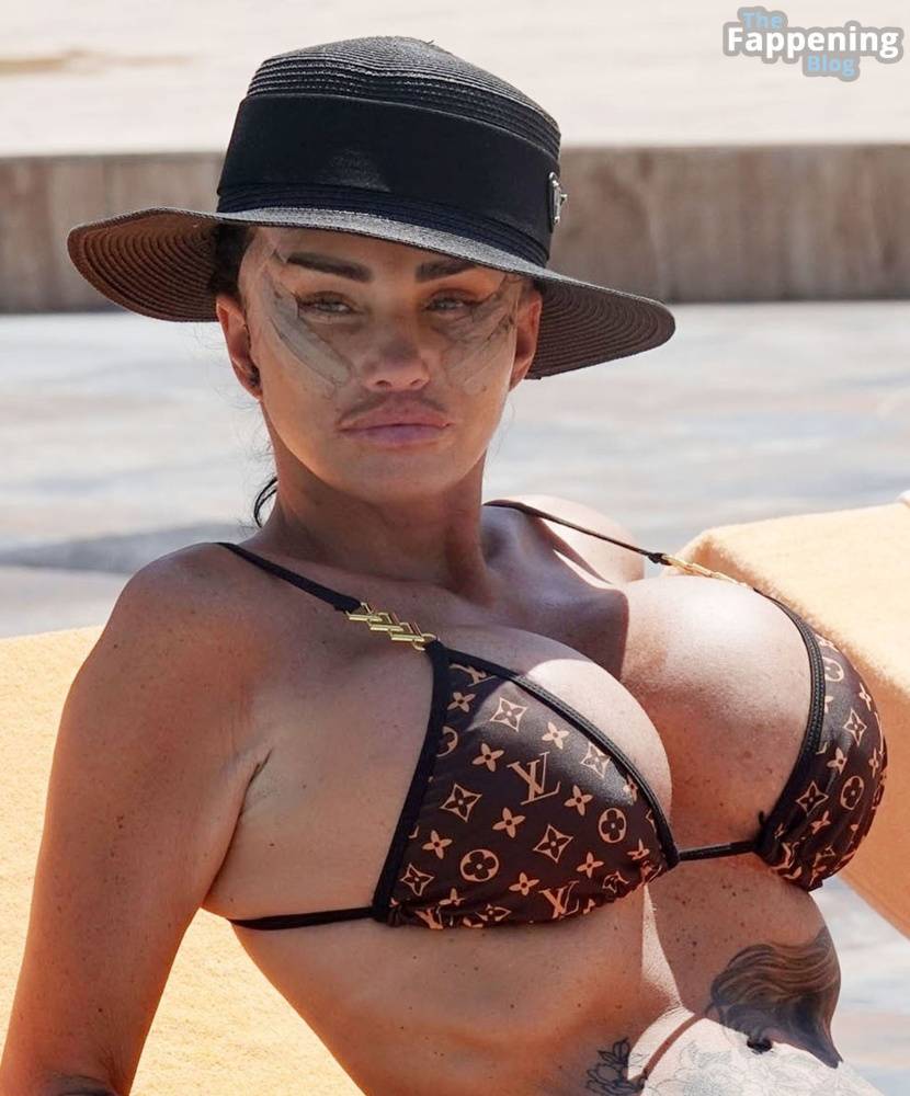 Katie Price Rocks in Her Skimpy Little Louis Vuitton Bikini Out in Turkey (63 Photos) - #5