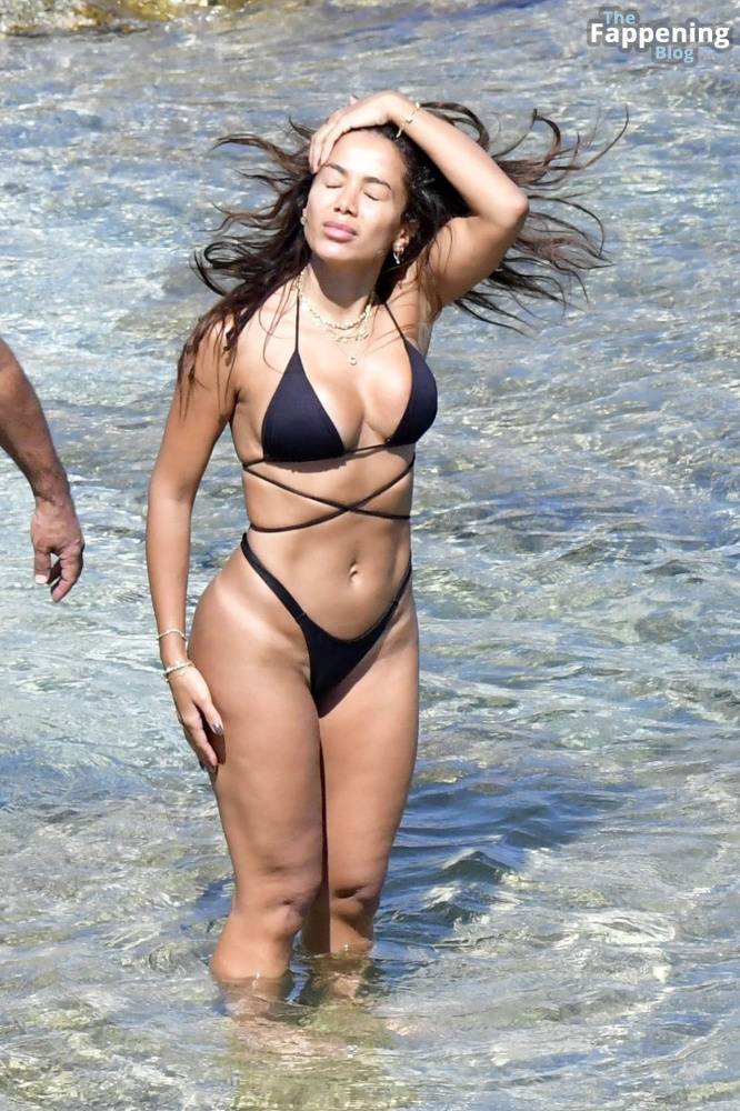 Anitta Enjoys the Hot Summer Sun as She Raised a Few Temperatures Out in Mykonos Island (69 Photos) - #20