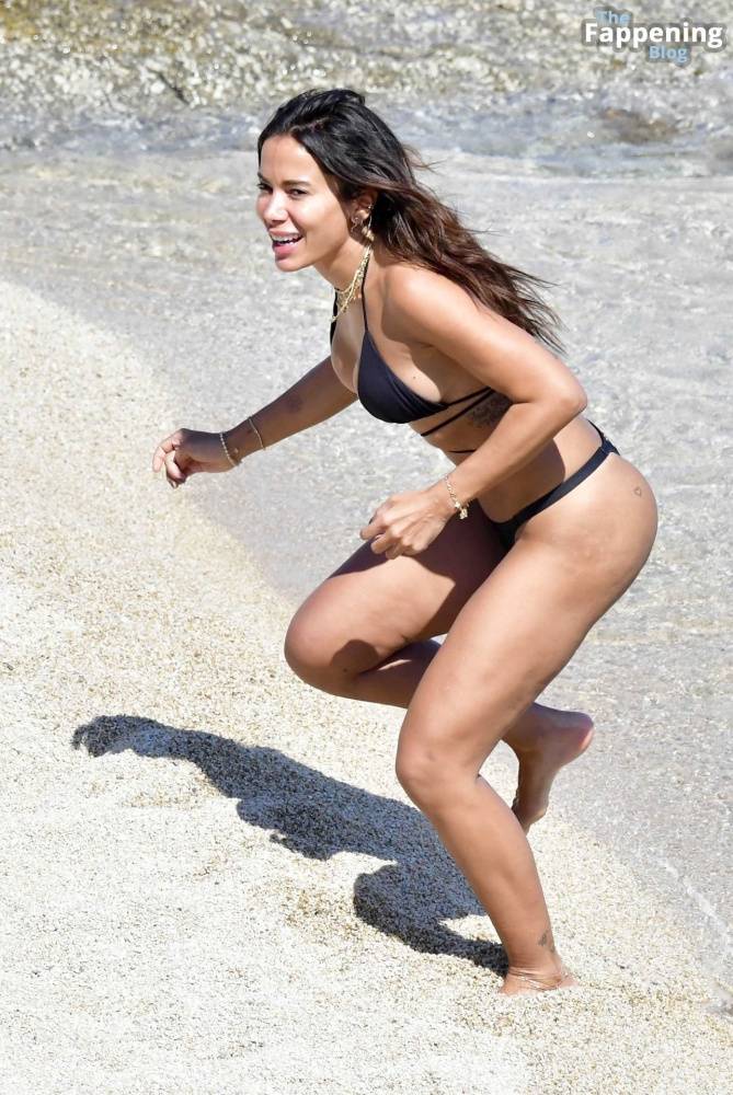 Anitta Enjoys the Hot Summer Sun as She Raised a Few Temperatures Out in Mykonos Island (69 Photos) - #27