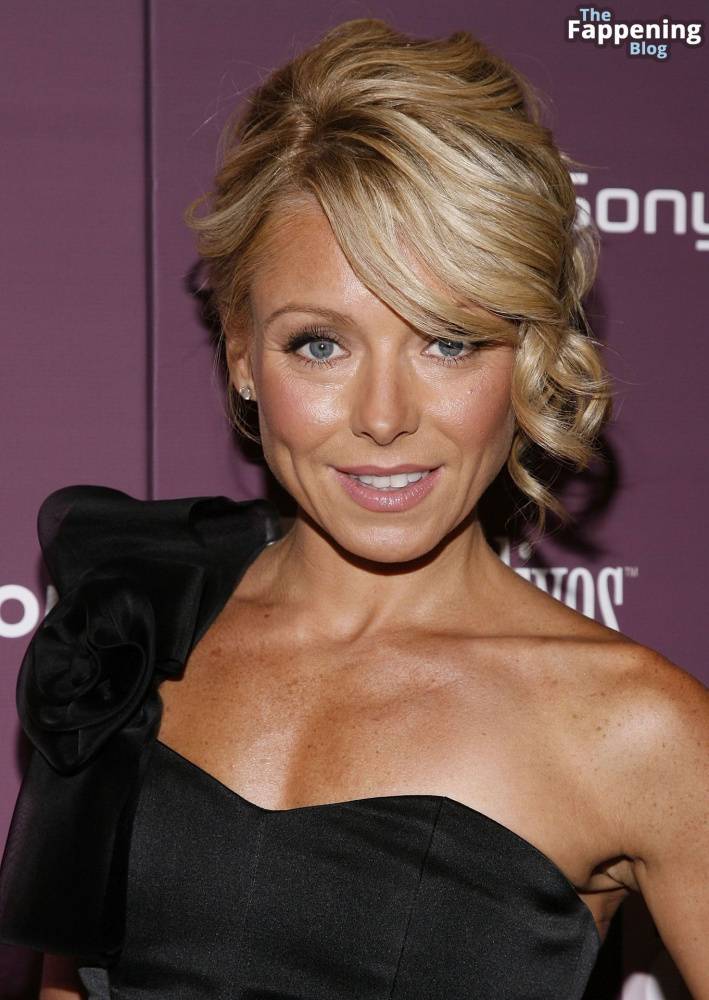 Kelly Ripa Sexy (49 Photos) - #2