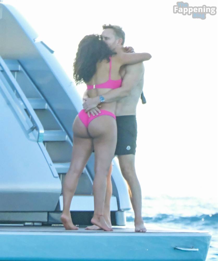 Jessica Ledon & David Guetta Get Up Close and Personal on a Yacht in Ibiza (45 Photos) - #28