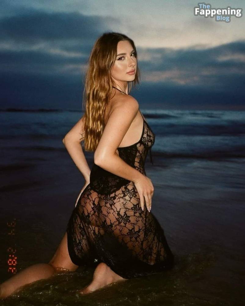 Anastasia Rine Shows Off Her Sexy Figure on the Beach (7 Photos) - #2