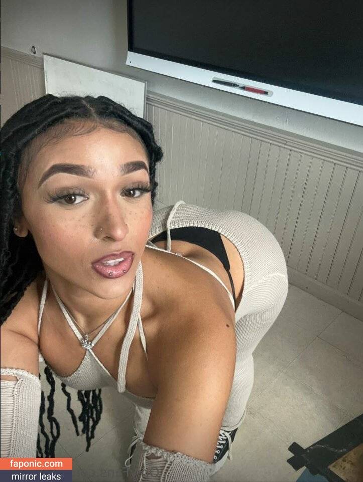 Thee Lightskin Tutor aka kiki.x.i aka kikii.xoxo aka kikixi aka kiracollege aka lightskin barbie aka waifukikii Nude Leaks OnlyFans - #15