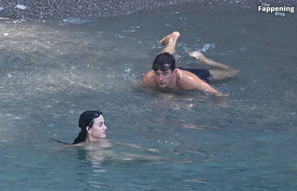 Katy Perry & Orlando Bloom Enjoy a Swim During Their European Italian Getaway (84 Photos) - #19