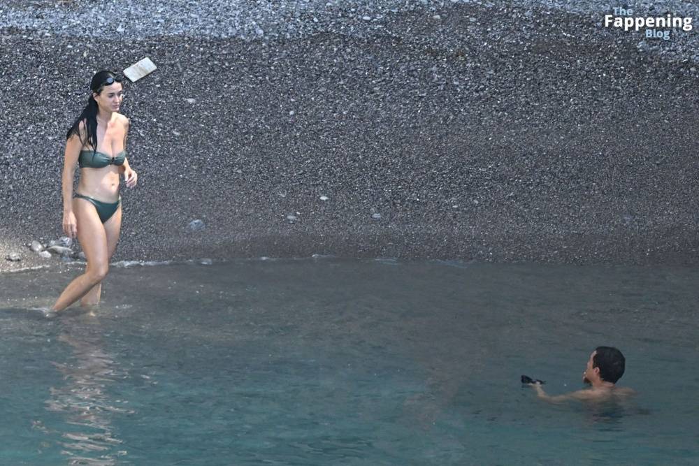 Katy Perry & Orlando Bloom Enjoy a Swim During Their European Italian Getaway (84 Photos) - #28