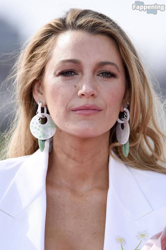 Blake Lively Poses Braless at the “It Ends With Us” Photocall in London (77 Photos) - #13