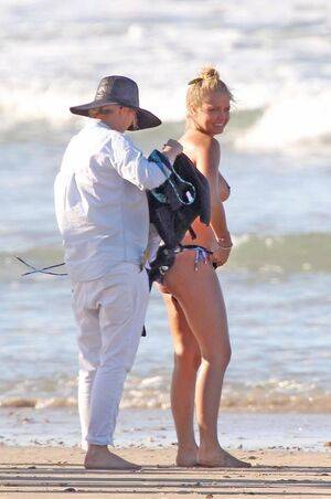 Lara Bingle / MsLWorthington / laraworthington Nude Leaks - Fapello - #6