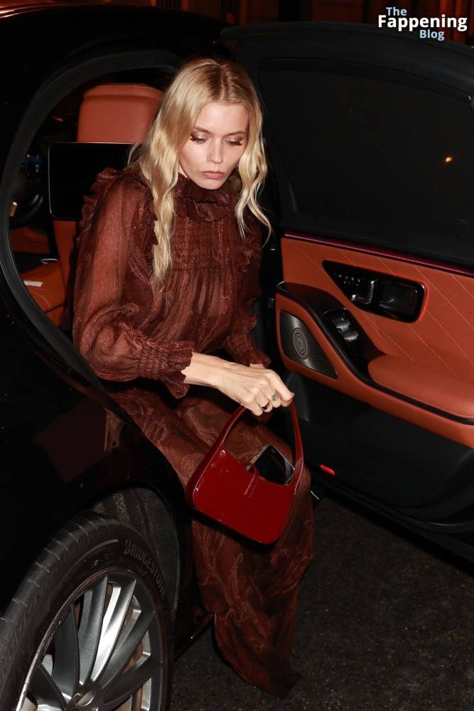 Abbey Lee Kershaw Displays Her Nude Tits at the Saint Laurent Show in Paris (35 Photos) - #17