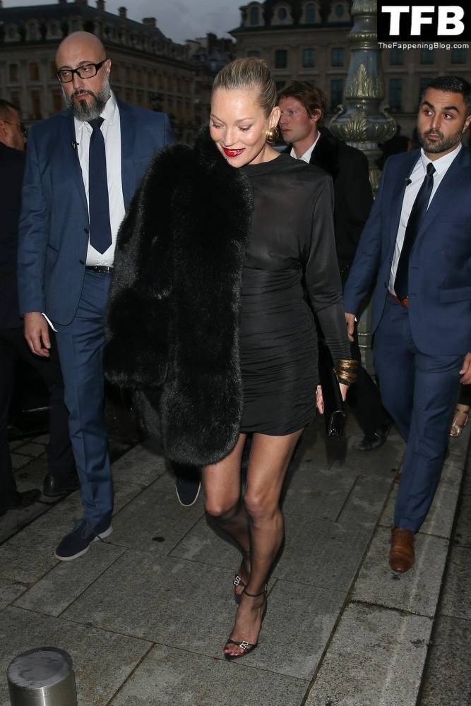 Kate Moss Flashes Her Nude Tits as She Arrives at the Saint Laurent Fashion Show in Paris - #main