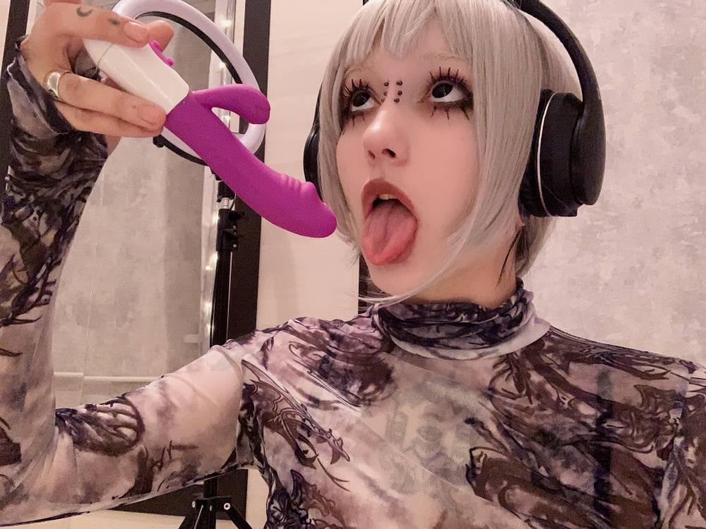 Sexy babe Ratt loves sucking her purple dildo - #main