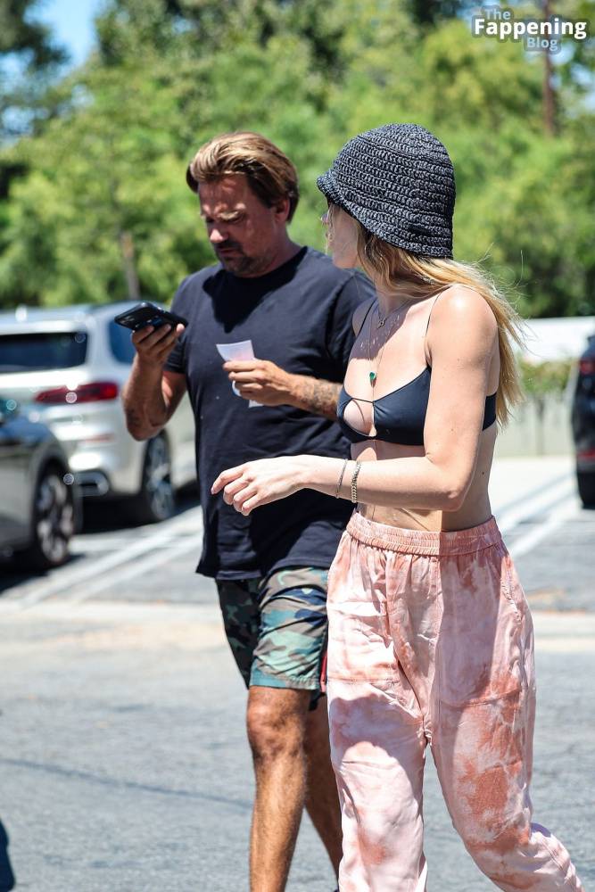 Julia Stambler Steps Out For Smoothies with Sean Stewart in LA (39 Photos) - #main