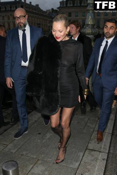 Kate Moss Flashes Her Nude Tits as She Arrives at the Saint Laurent Fashion Show in Paris - city Paris on dailyfans.net