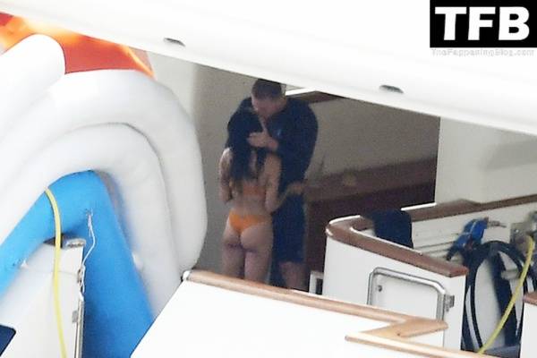 Zoe Kravitz & Channing Tatum Pack on the PDA While on a Romantic Holiday on a Mega Yacht in Italy - Italy on dailyfans.net