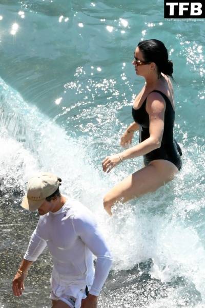 Katy Perry & Orlando Bloom Enjoy Their Summer Vacation on Positano on dailyfans.net
