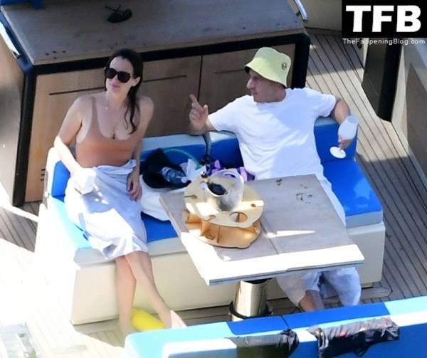 Elizabeth Reaser Has a Great Time with Bruce Gilbert While on Holiday in Positano on dailyfans.net
