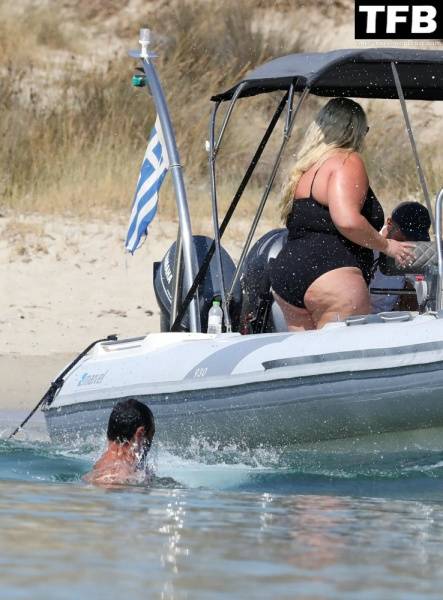 Gemma Collins Flashes Her Nude Boobs on the Greek Island of Mykonos on dailyfans.net