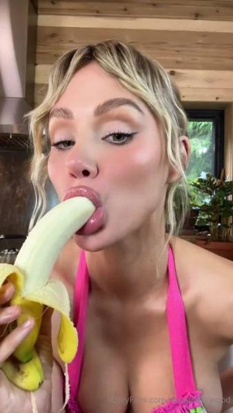 Sara Jean Underwood Banana Blowjob OnlyFans Video Leaked - Usa on dailyfans.net