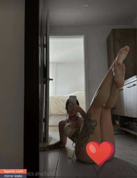 Valerie Cossette aka valerie.c_ aka valeriec aka valeriecossett Nude Leaks OnlyFans on dailyfans.net