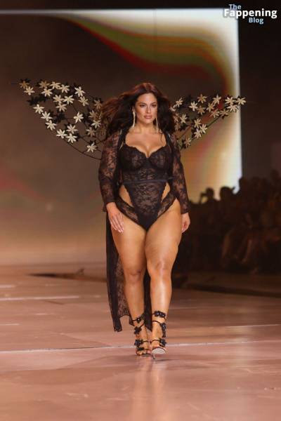 Ashley Graham Flaunts Her Curves at the 2024 Victoria’s Secret Show (67 Photos) on dailyfans.net