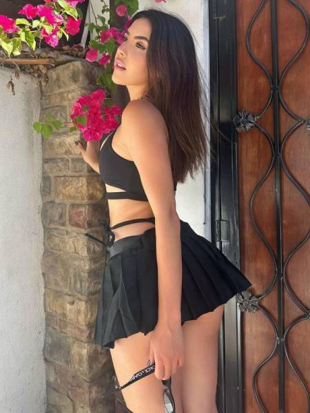 Andrea Botez Sexy Skirt Outfit Set Leaked on dailyfans.net