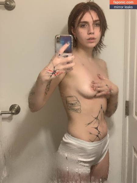 Coolgirl2001 aka fandomgirl2001 aka wired_earbuds Nude Leaks OnlyFans on dailyfans.net