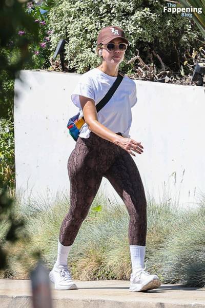 Jessica Alba Shows Off Her Sexy Butt Wearing Leggings in Beverly Hills (23 Photos) - city Beverly Hills on dailyfans.net