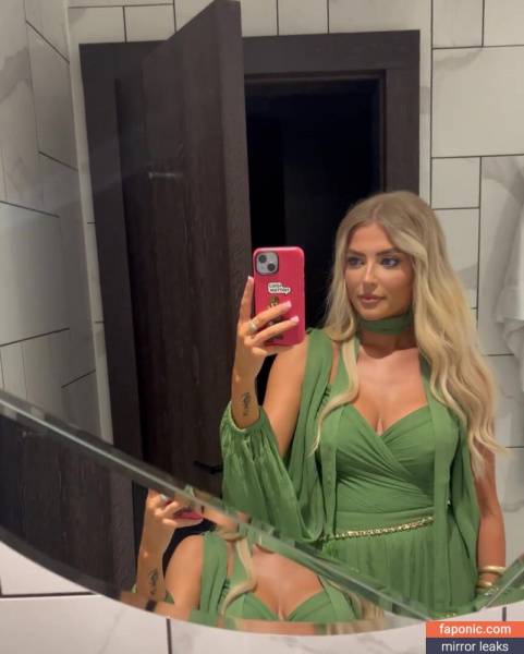 Corrie aka Lucy Fallon aka lucyfallonx Nude Leaks on dailyfans.net