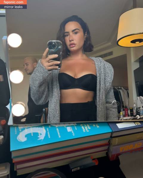 Demi Lovato aka ddlovato Nude Leaks OnlyFans on dailyfans.net