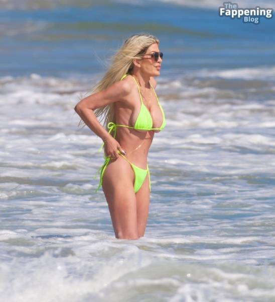 Tori Spelling Looks Smoking Hot in a Bikini as She Hits the Beach in Malibu (24 Photos) on dailyfans.net