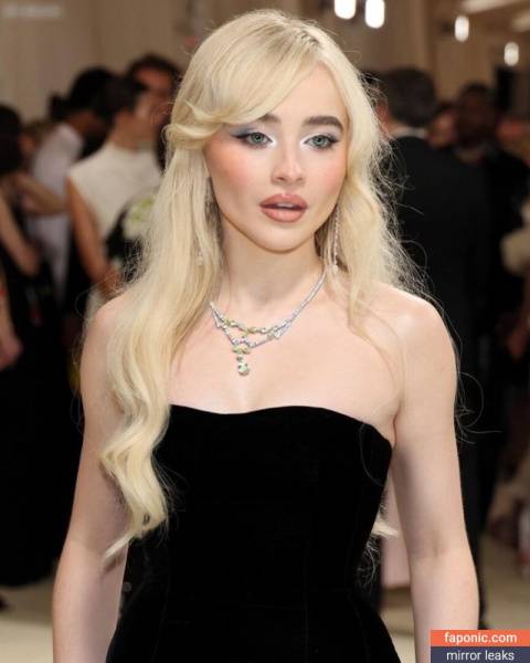 Sabrina Carpenter aka sabrinacarpenter Nude Leaks OnlyFans on dailyfans.net