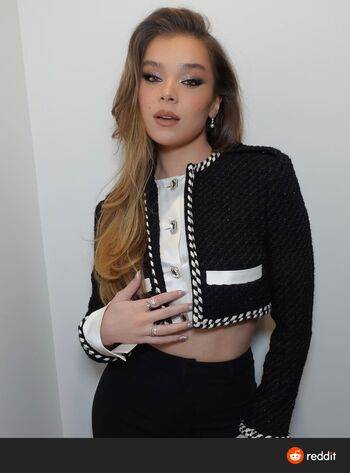 Hailee Steinfeld / haileesteinfeld Leaked Nude OnlyFans on dailyfans.net