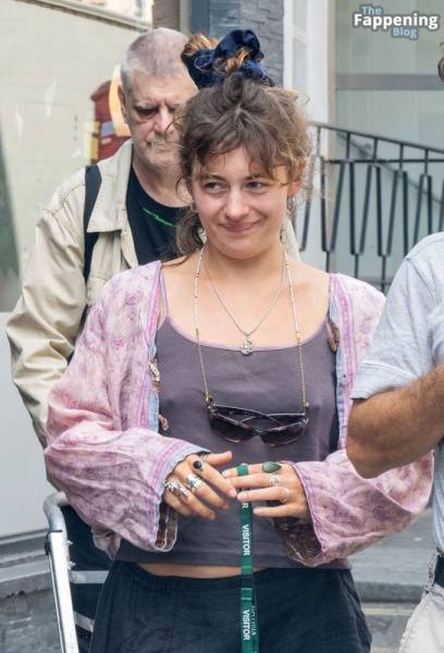 Ruby Ashbourne Serkis Goes Braless with Her Dad in London (24 Photos) - Britain - city London on dailyfans.net