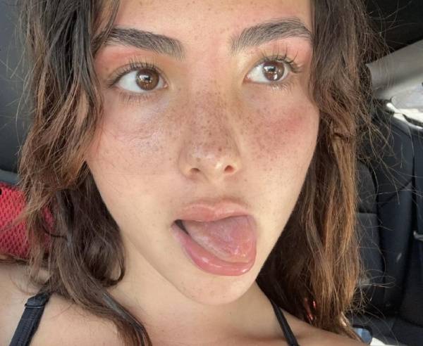 Andrea Botez Face Tongue Close Up Set Leaked on dailyfans.net