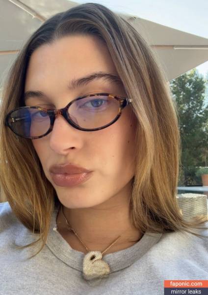 Hailey Baldwin aka haileybieber Nude Leaks on dailyfans.net